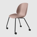 Krzesło BEETLE na kółkach GUBI róż