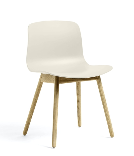 Krzesło AAC 12 kremowe siedzisko/nogi dąb lakierowany HAY