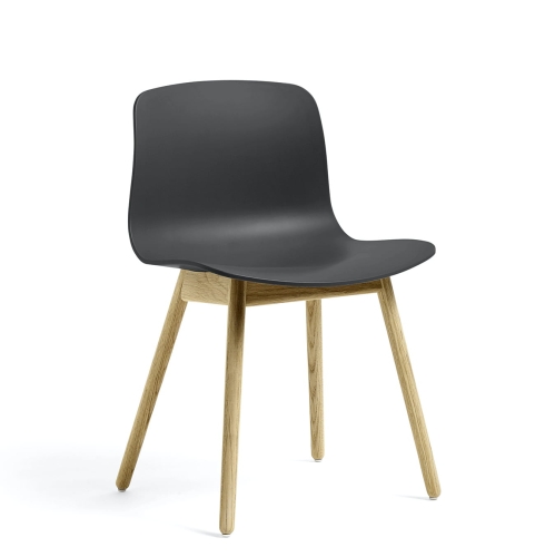 Krzesło AAC 12 dębowe HAY delikatna czerń