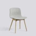Krzesło AAC 13 tapicerowane HAY