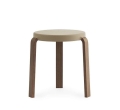 Stołek TAP orzech amerykański Normann Copenhagen piaskowy