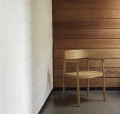 Krzesło TIMB z podłokietnikami drewniane Normann Copenhagen