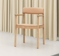 Krzesło TIMB z podłokietnikami skórzane Normann Copenhagen