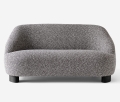Sofa MARGAS LC3 na nóżkach AndTradition Zero 011 czarne nóżki
