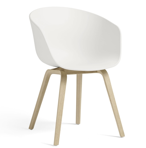 Krzesło AAC 22 Eco HAY dąb lakierowany / biała skorupa