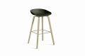 926231_AAS32 H75_wb lacquer oak base_Stainless steel footrest_Green_.jpg