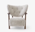 Fotel + podnóżek WULFF Sheepskin Moonlight AndTradition