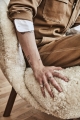 Fotel LITTLE PETRA VB1 AndTraditionSheepskin Moonlight