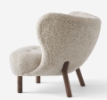 Fotel LITTLE PETRA VB1 AndTraditionSheepskin Moonlight