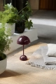 Lampa bezprzewodowa FLOWERPOT VP9 śliwkowy AndTradition