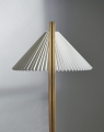 Lampa podłogowa TIMBERLINE Gubi