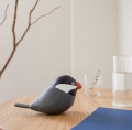 Figurka JAVA SPARROW szaro-czarny paperweight Zuny