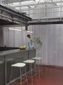Lampa wisząca FINE MUUTO 90 cm aranżacja głęboka czerwień.