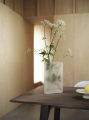 earnest-table-dark-oiled-oak-ridge-vase-35-white-frosted-glass-muuto-org.png