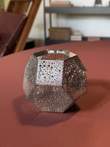 Świecznik ETCH Tom Dixon metalowy