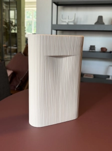 Wazon RIDGE VASE Off-White, MUUTO 