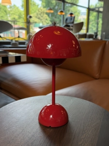 Lampa bezprzewodowa FLOWERPOT VP9 Czerwień Vermilion &Tradition