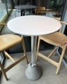 Stolik barowy okrągły Table_One Bistrot MAGIS ekspozycyjny