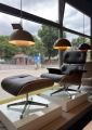 Fotel z podnóżkiem EAMES LOUNGE CHAIR orzech Vitra